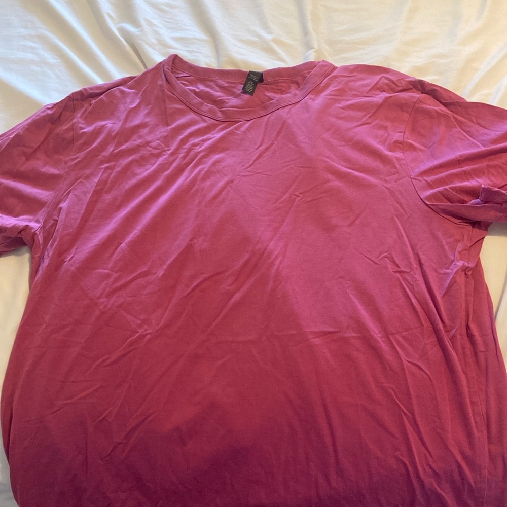Men’s Lululemon Fundamental tee shirt
